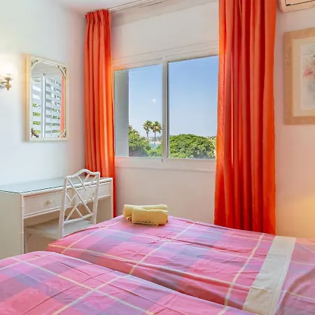 Lovely Beachfront Puerto Banus 公寓 *