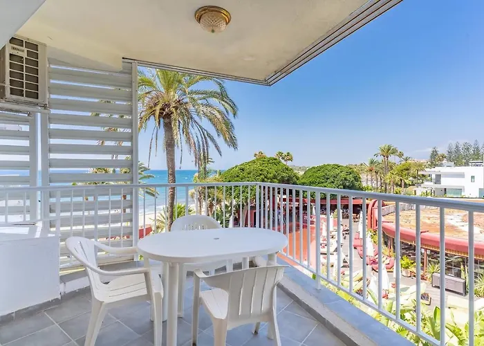 Lovely Beachfront Puerto Banus 马尔韦利亚