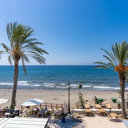 Lovely Beachfront Puerto Banus 公寓 *