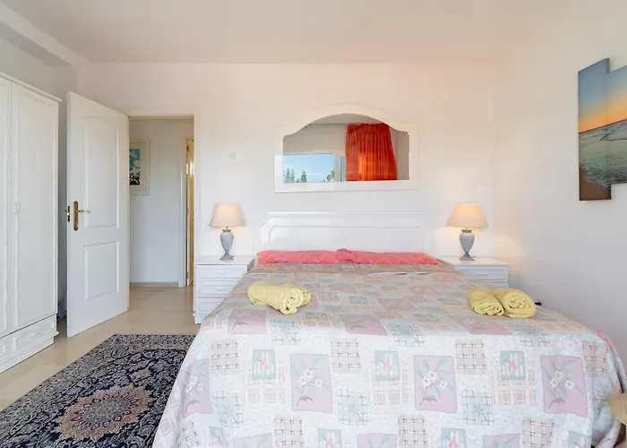 Lovely Beachfront Puerto Banus Apartament