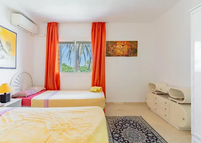 Lovely Beachfront Puerto Banus Apartament *