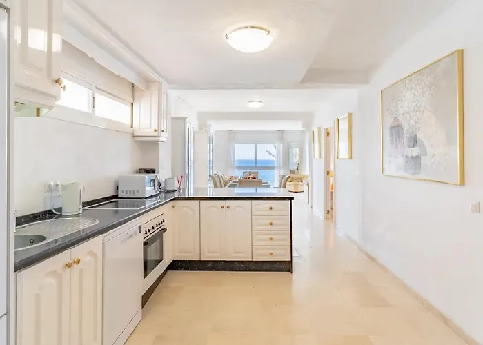 Lovely Beachfront Puerto Banus Apartament Marbella