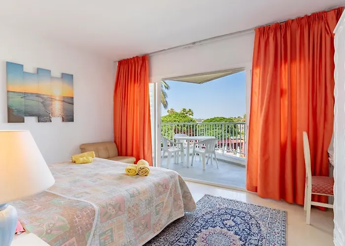 Lovely Beachfront Puerto Banus * Марбелья