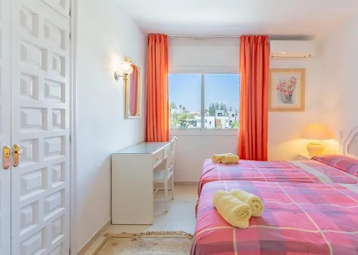 Апартаменти Lovely Beachfront Puerto Banus *